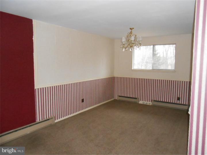 251 Bloomfield Road Warminster, PA 18974 - Photo 3 of 14 Gallery Image 3