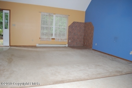 3416 Devils Hole Road Cresco, PA 18326 - Photo 2 of 10 Living Room