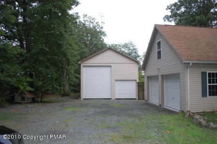 3416 Devils Hole Road Cresco, PA 18326 - Photo 5 of 10 Garages!!!!