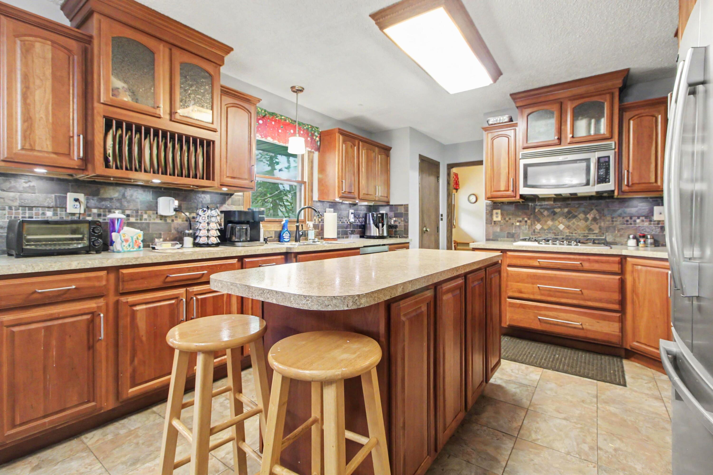 41141 Savage Road Belleville, MI 48111 - Photo 10 of 26 011_file_8313