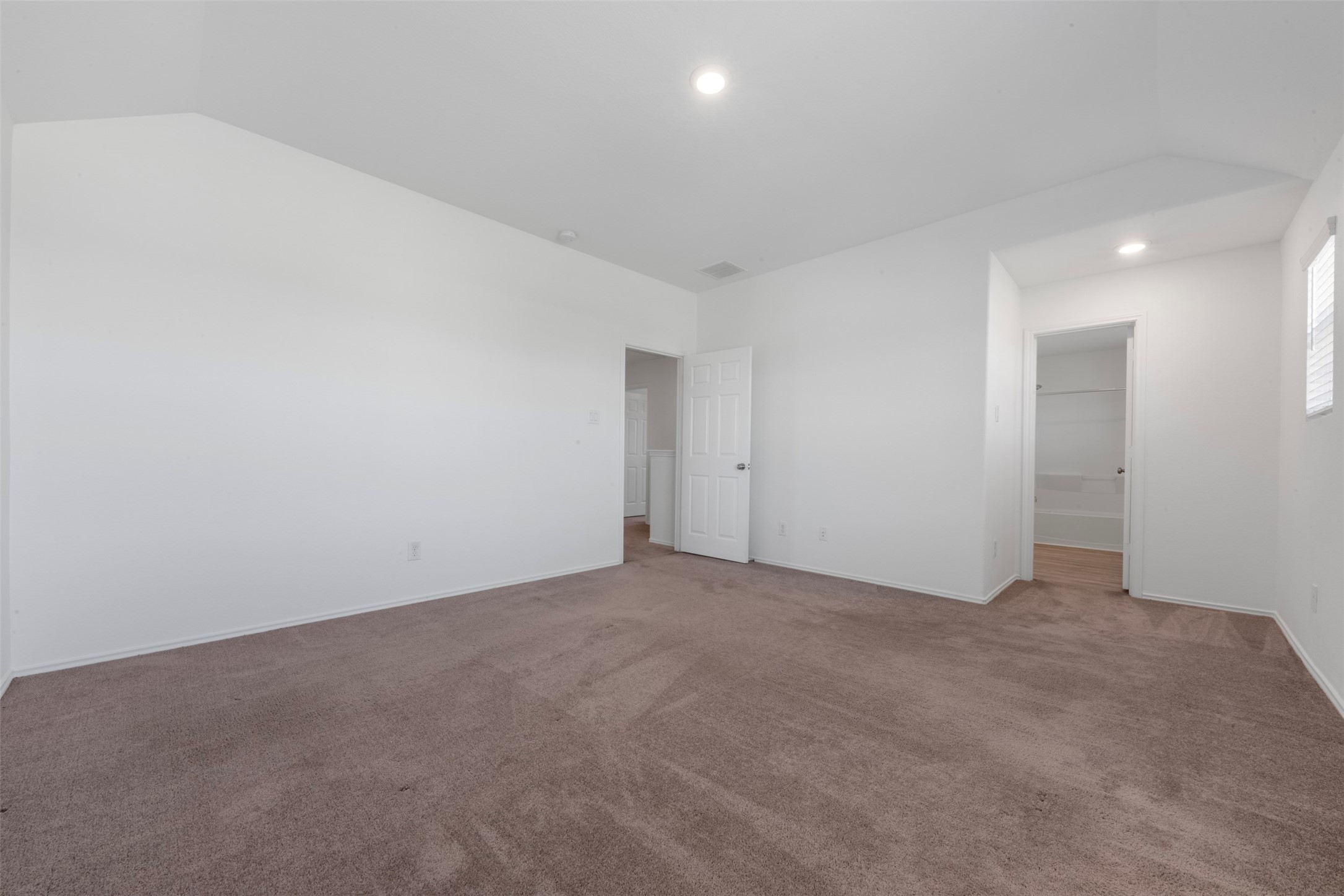 14602 Broadbury Pond Road Rosharon, TX 77583 - Photo 15 of 22 a view of an empty room