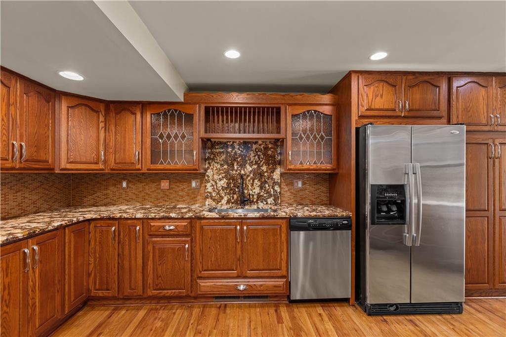 276 Hays Road Pittsburgh, PA 15241 - Photo 5 of 29 Gallery Image 5