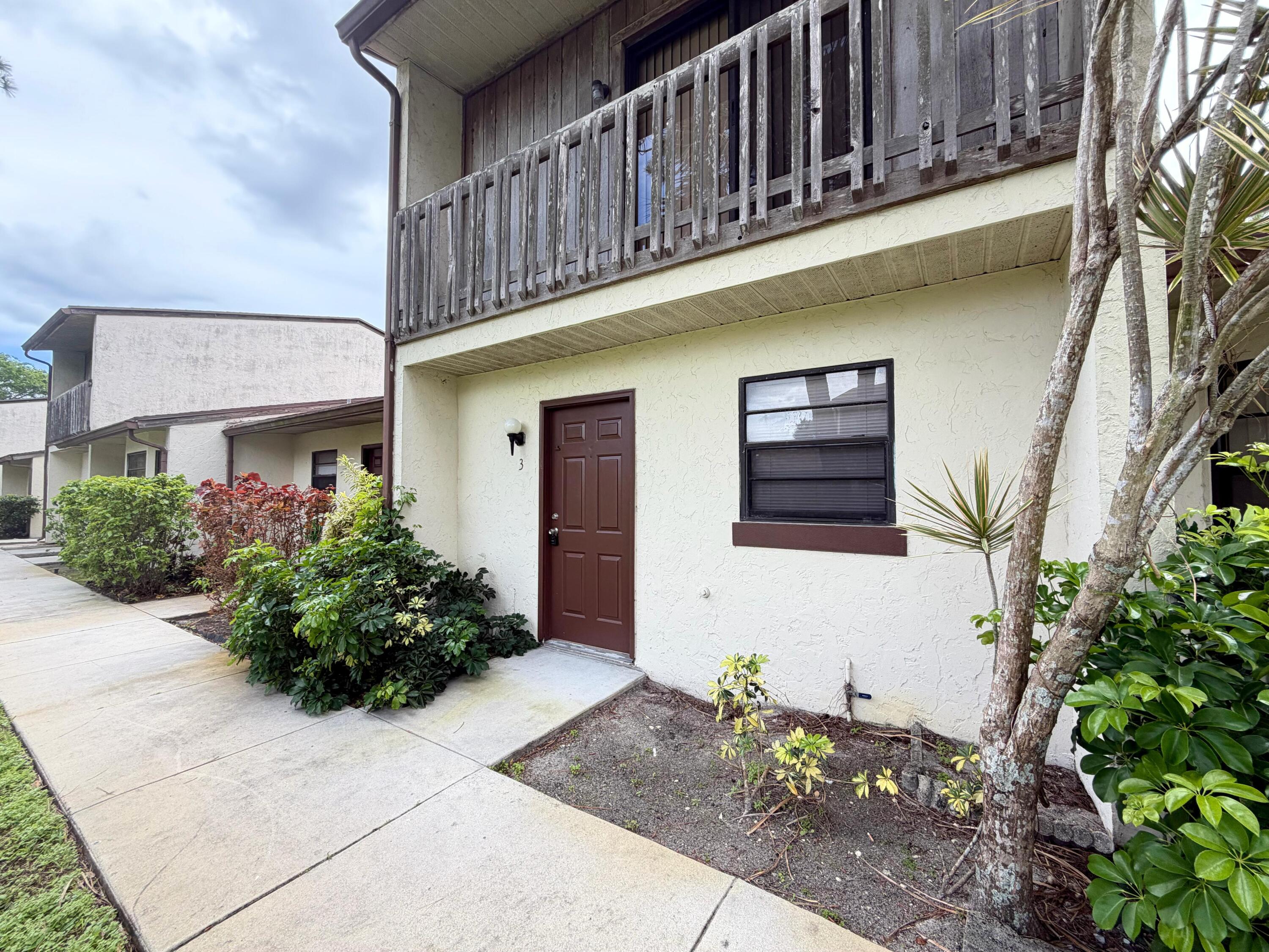 1226 Haverhill Road, Unit 3 Haverhill, FL 33417 - Photo 18 of 18 a front view of a house