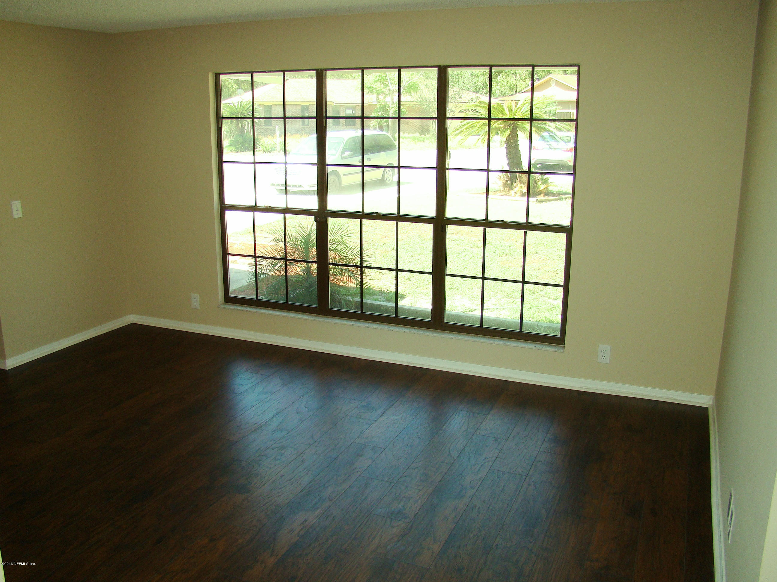 8409 Hamden Road Jacksonville, FL 32244 - Photo 5 of 19 LIVING ROOM