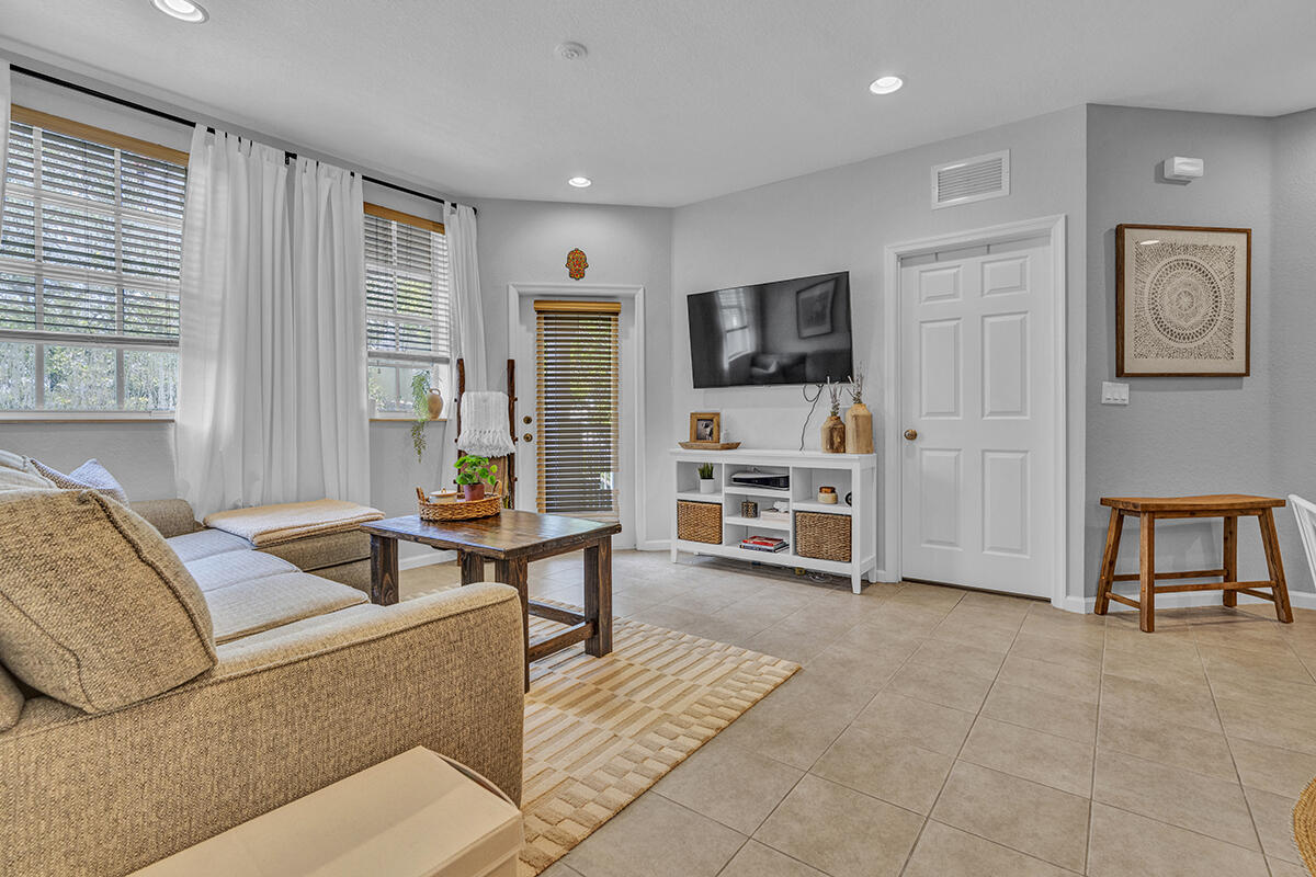 1428 West Wickham Circle, Unit A Delray Beach, FL 33445 - Photo 4 of 41 Great Room