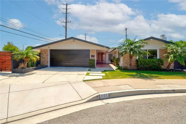 $6,000 | 201 Hanover Drive, Costa Mesa, CA 92626