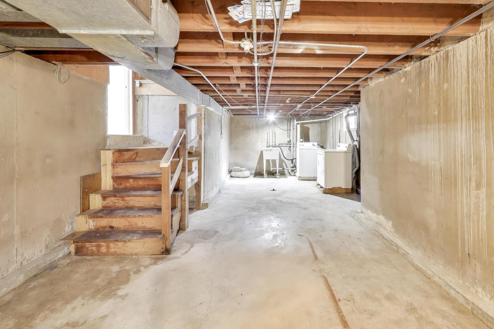 7332 Davis Street Morton Grove, IL 60053 - Photo 20 of 30 a view of entryway