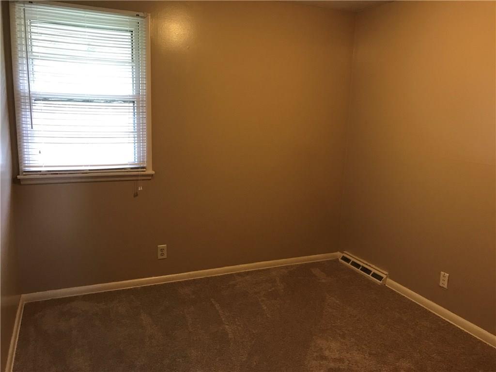 17 Lilac Road New Castle, PA 16105 - Photo 5 of 25 Gallery Image 5