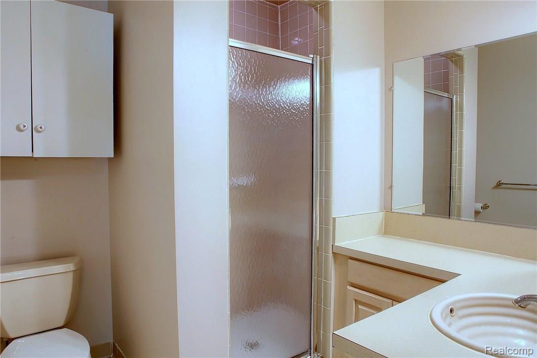 52126 Romeo Plank Road Macomb, MI 48042 - Photo 21 of 30 Bathroom.jpg