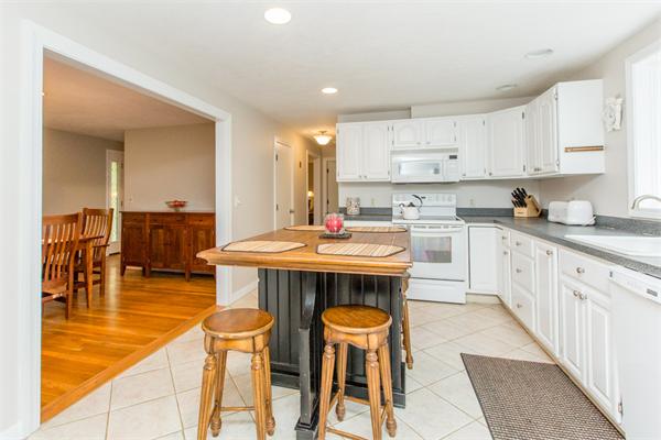 152 Hudson Road Stow, MA 01775 - Photo 8 of 29