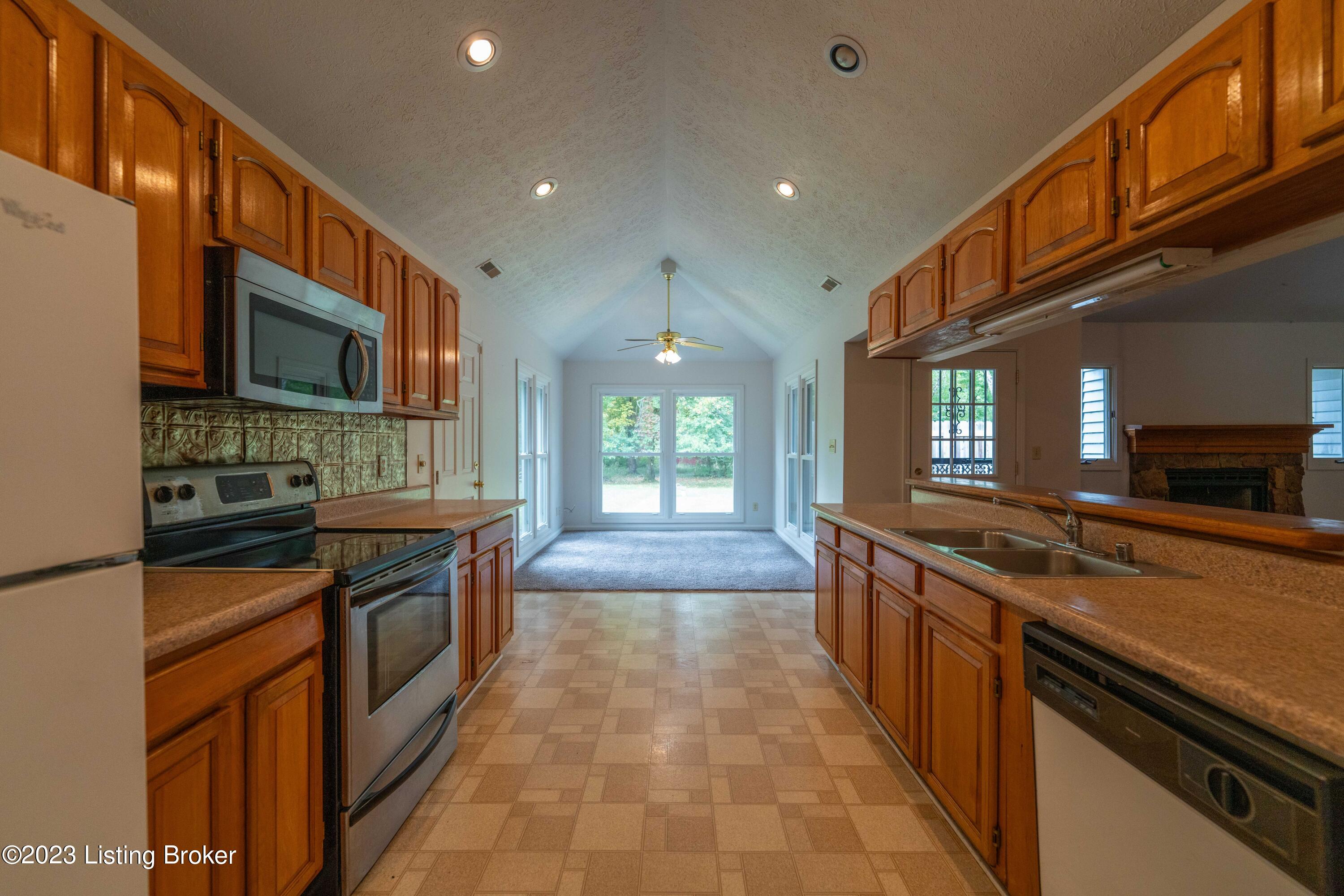 1406 Heafer Road Louisville, KY 40223 - Photo 22 of 43 Galley Kitchen