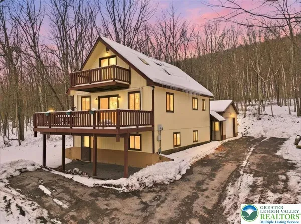 $344,900 | 704 Rainbow Terrace, Effort, PA 18330
