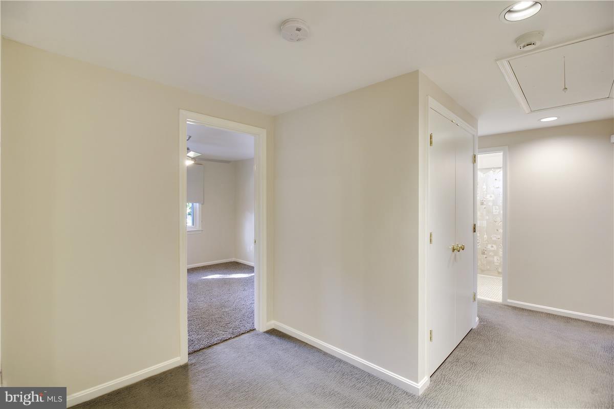 12333 Old Canal Road Potomac, MD 20854 - Photo 14 of 30 Upper Level hall