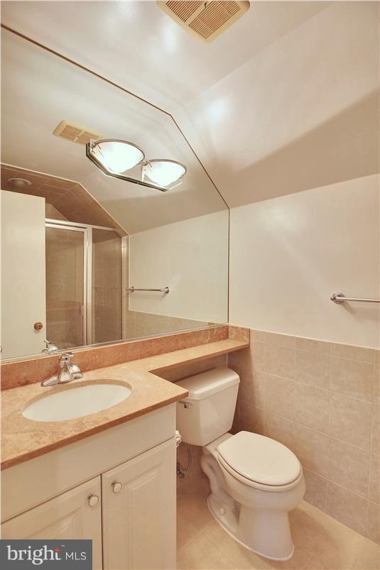 12333 Old Canal Road Potomac, MD 20854 - Photo 23 of 30 Renovated Master Bathroom