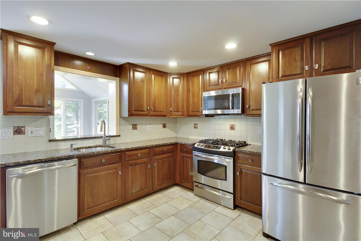 12333 Old Canal Road Potomac, MD 20854 - Photo 7 of 30 Kitchen