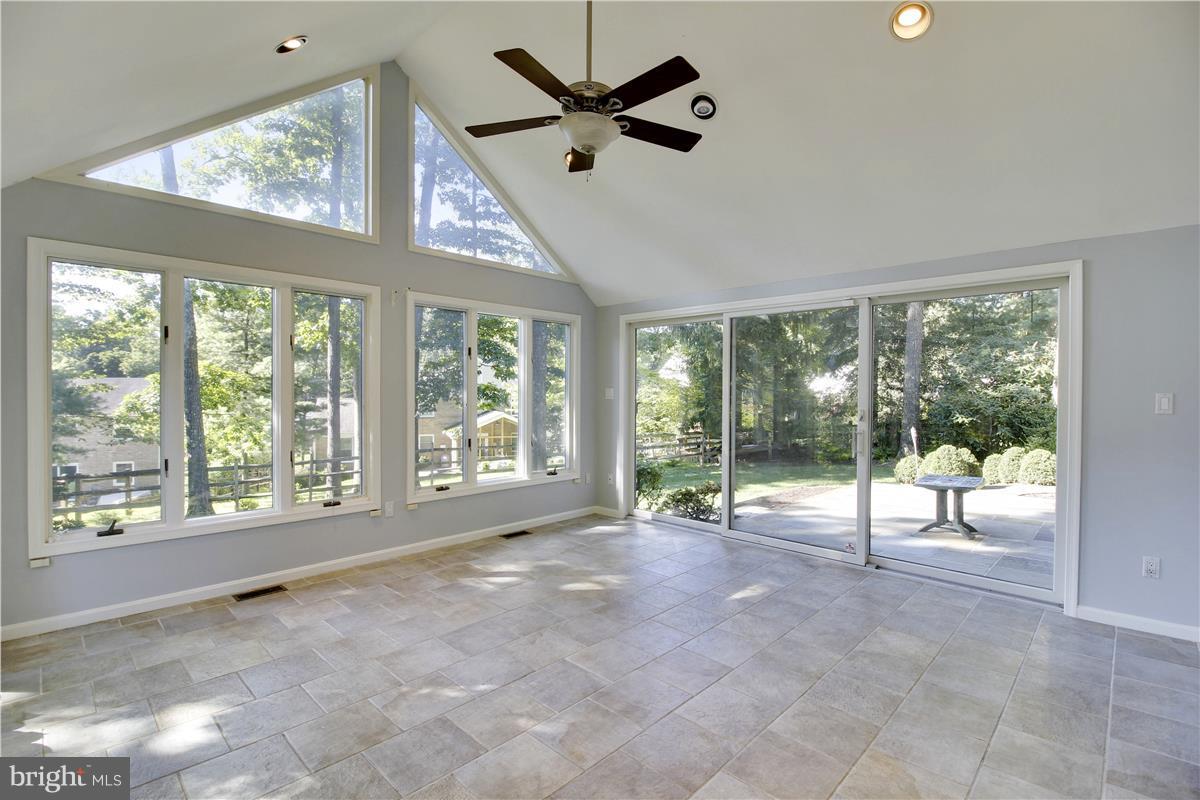 12333 Old Canal Road Potomac, MD 20854 - Photo 8 of 30 Breakfast Room with vaulted ceiling