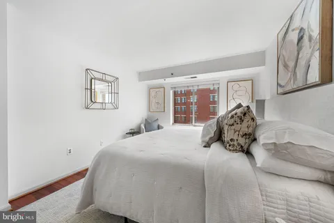 $549,999 | 2181 Jamieson Avenue, Unit 1002, Alexandria, VA 22314