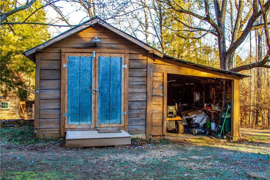 371 Foulks Road Madison, NC 27025 - Photo 5 of 30 Storage shed