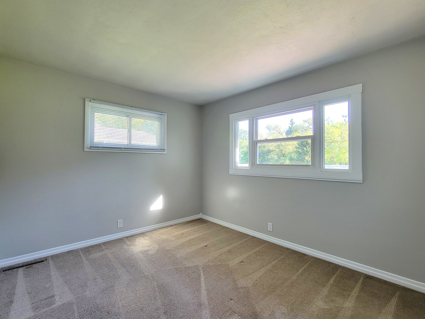 28W450 Roosevelt Road Winfield, IL 60190 - Photo 11 of 28 an empty room with a window
