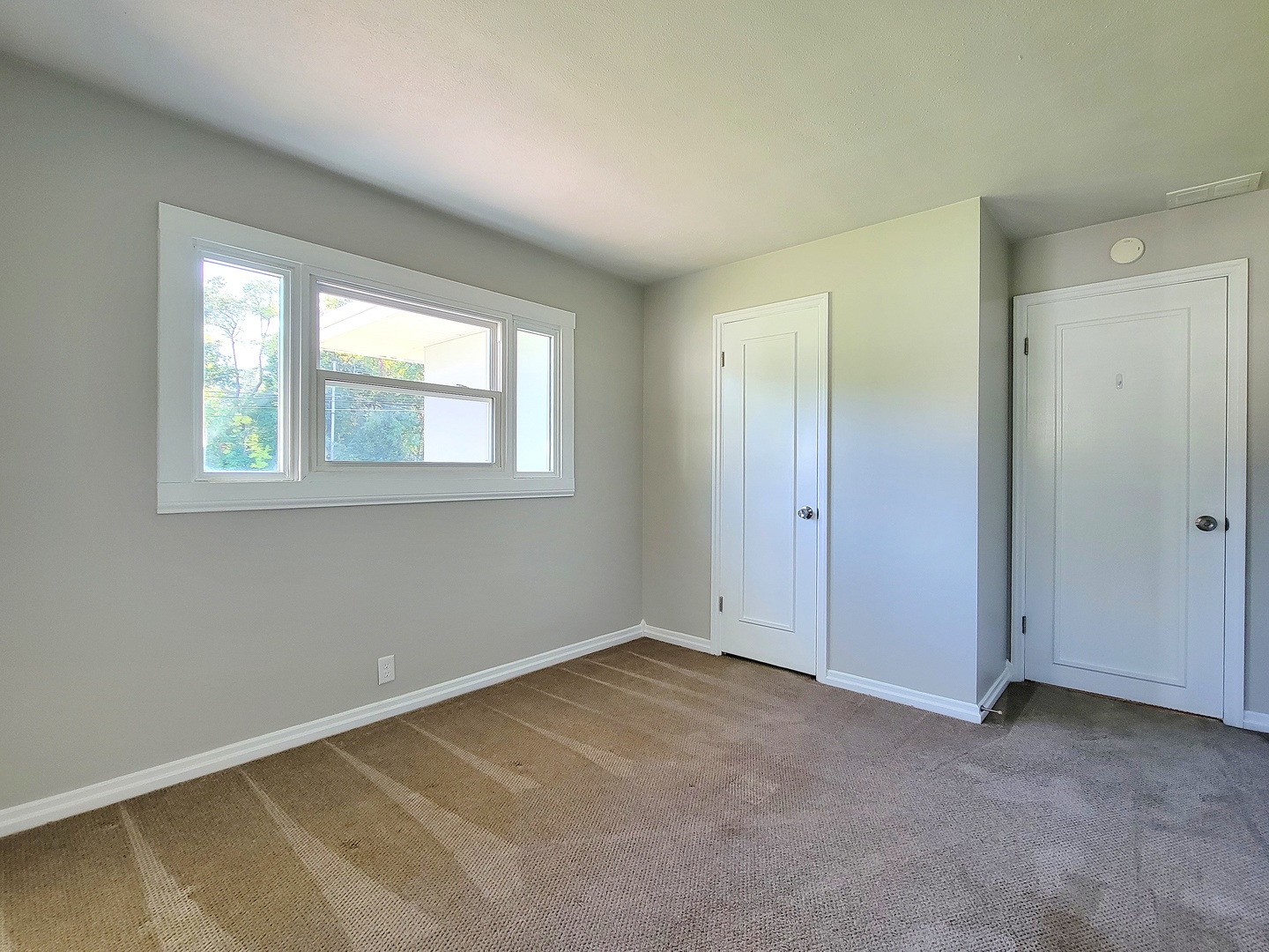28W450 Roosevelt Road Winfield, IL 60190 - Photo 12 of 28 an empty room with windows