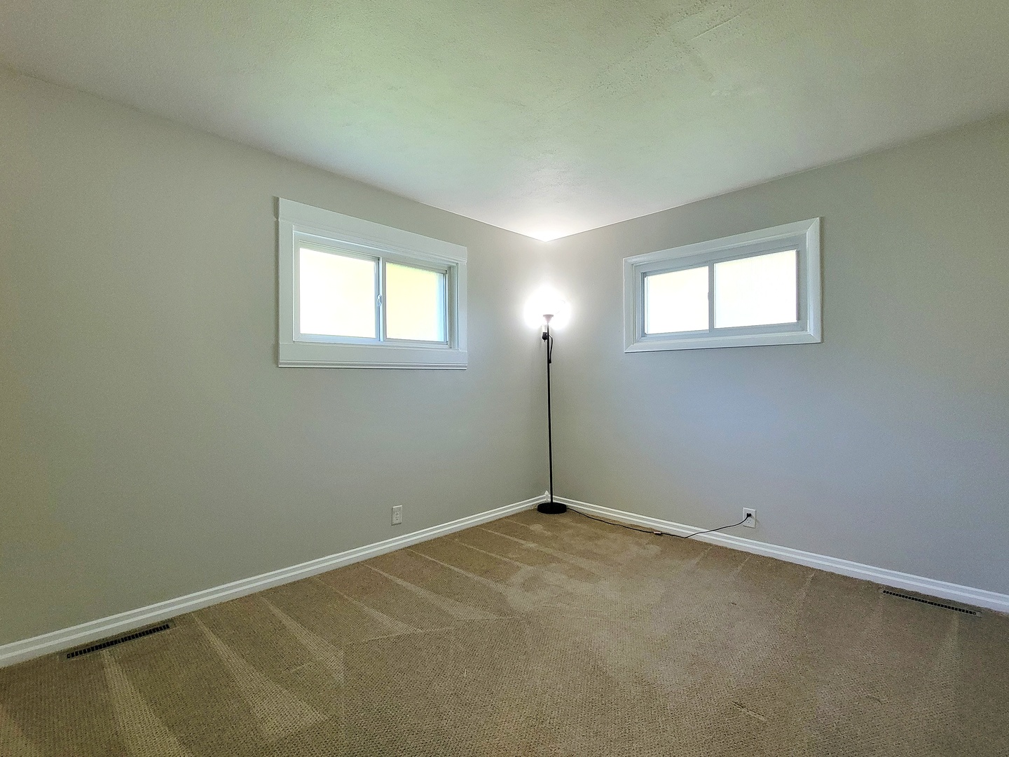 28W450 Roosevelt Road Winfield, IL 60190 - Photo 13 of 28 an empty room with a window