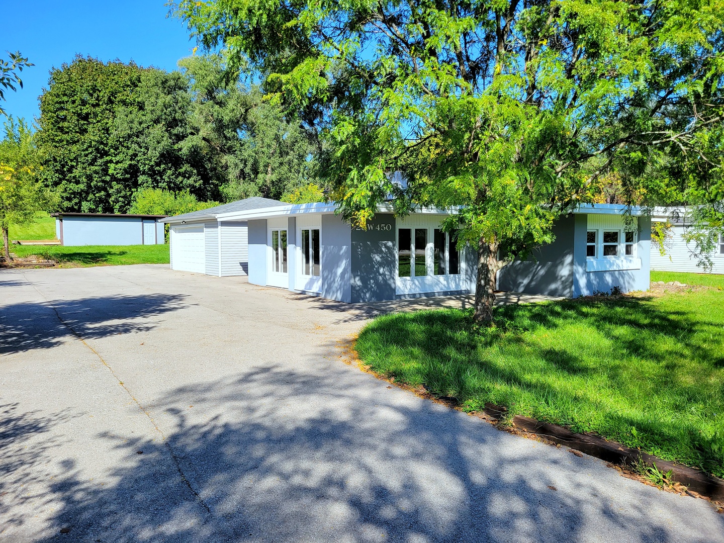 28W450 Roosevelt Road Winfield, IL 60190 - Photo 25 of 28 a front view of a house with garden