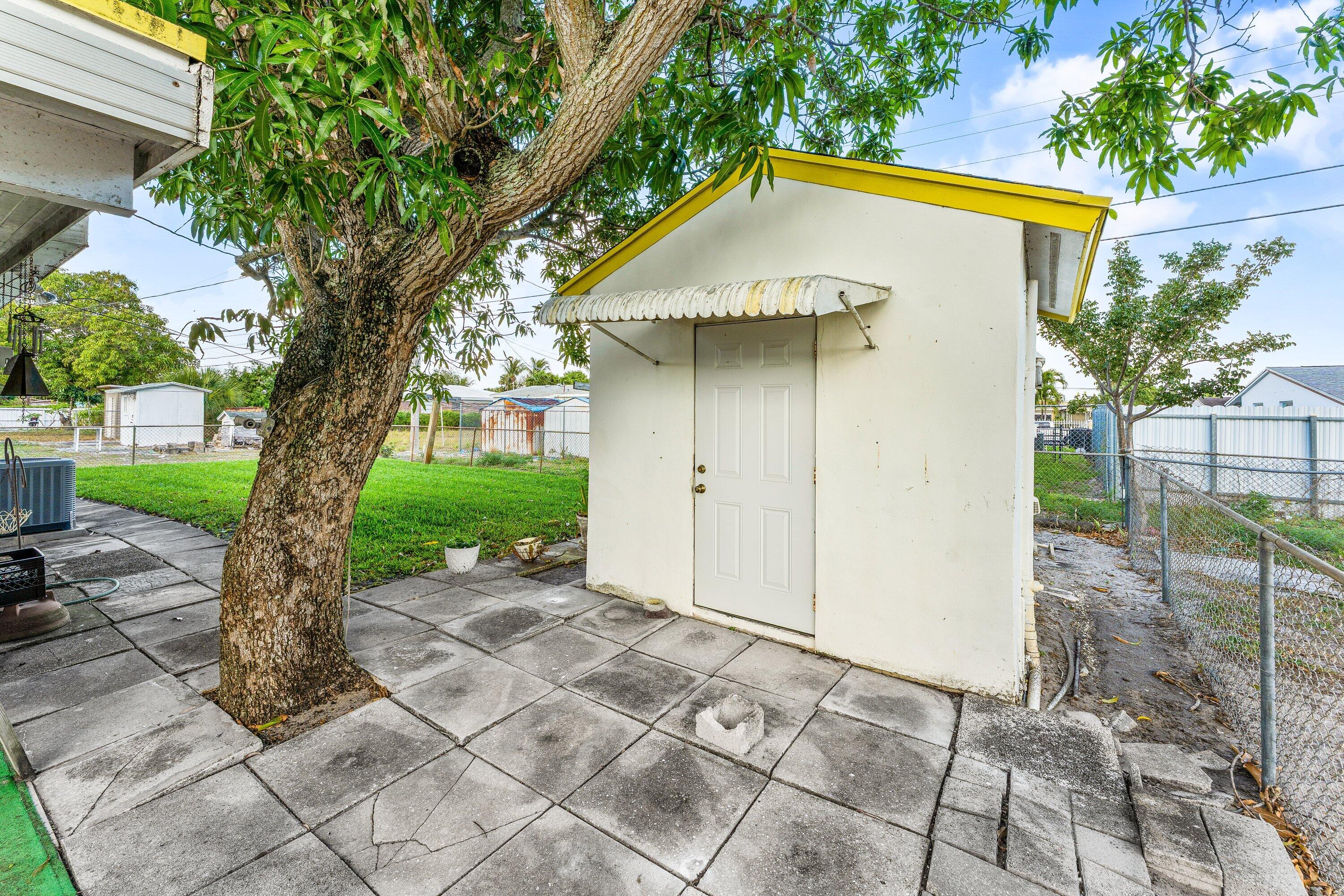 1040 West 1st Street Riviera Beach, FL 33404 - Photo 24 of 26 a front view of a house with garden
