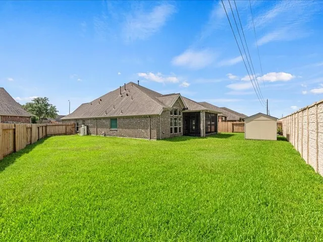 a view of a house with backyard and garden