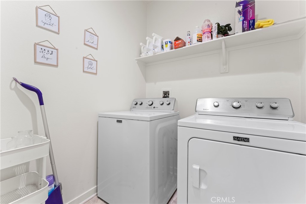 12704 Ironstone Way Moreno Valley, CA 92555 - Photo 14 of 38 a utility room with dryer and washer