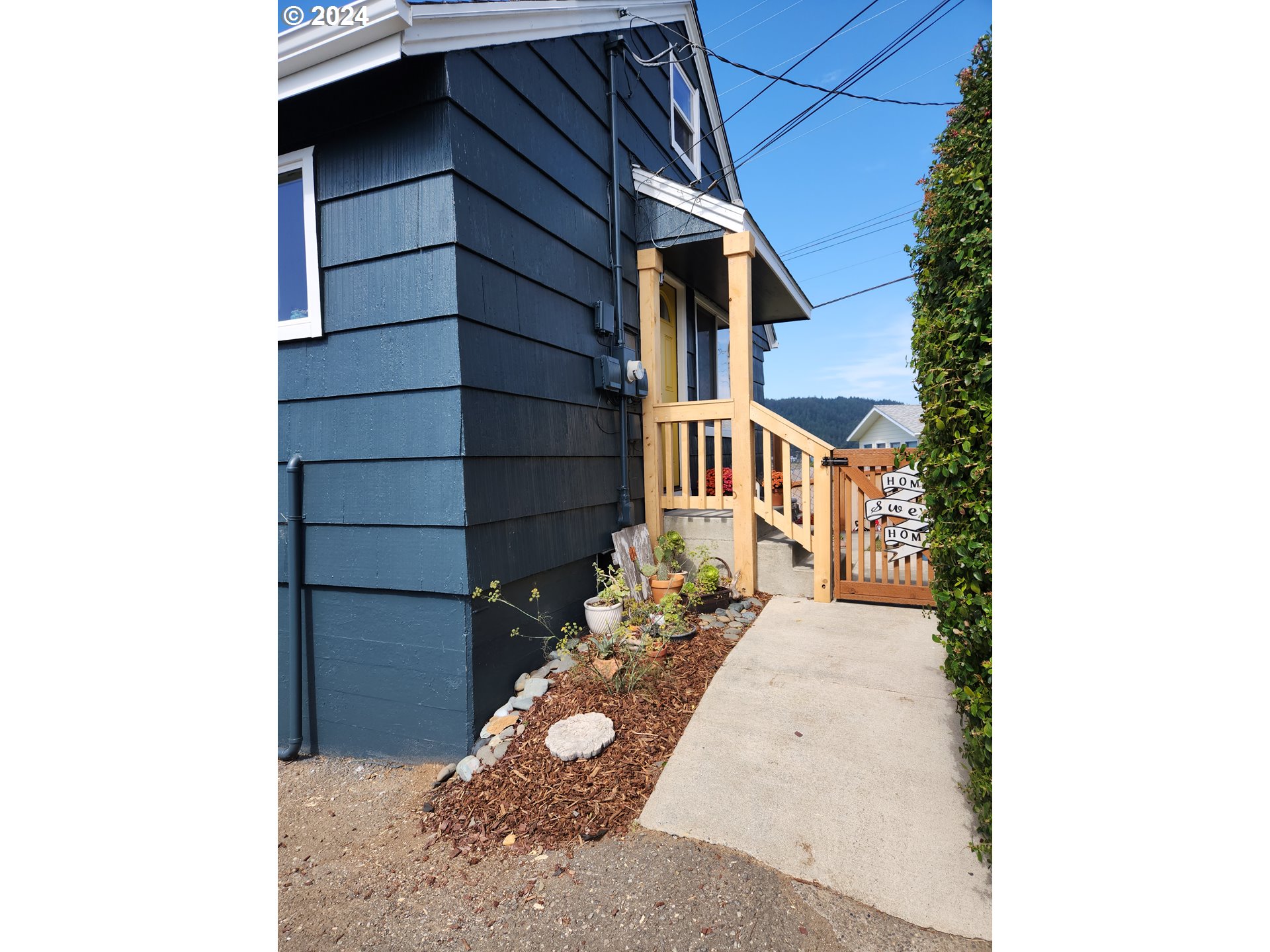 29840 Mary Street Gold Beach, OR 97444 - Photo 23 of 42