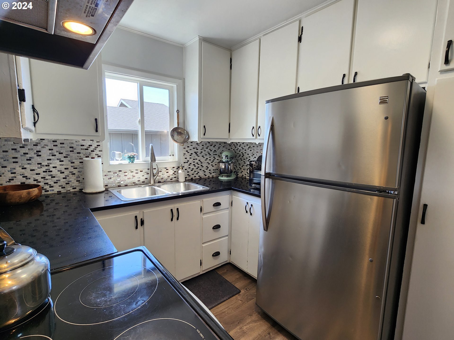 29840 Mary Street Gold Beach, OR 97444 - Photo 8 of 42