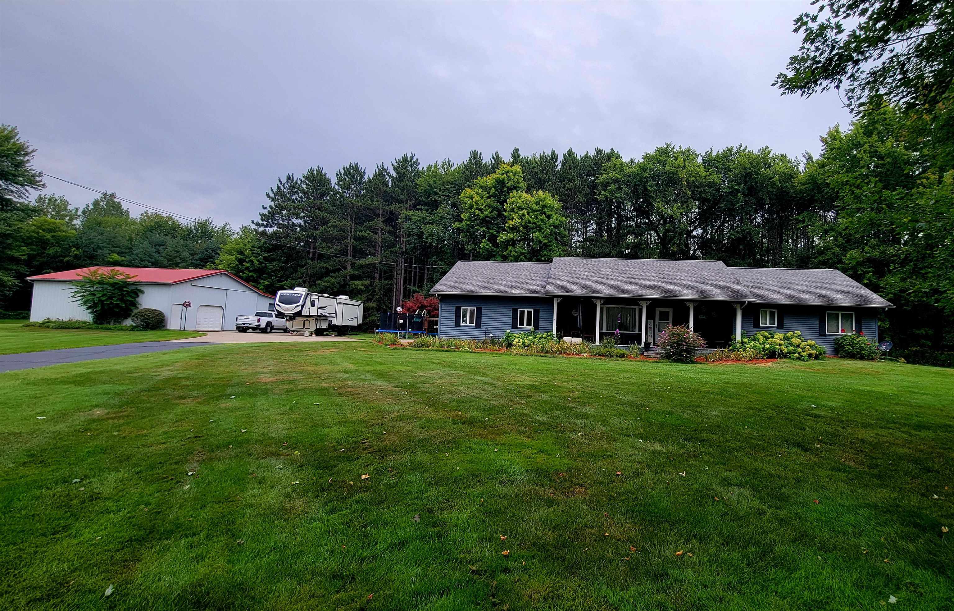 4296 Murphy Lake Road Millington, MI 48746 - Photo 2 of 24 50153828-a49cb3fc-5f16-40b4-b13c-af94bc7911e8.JPG