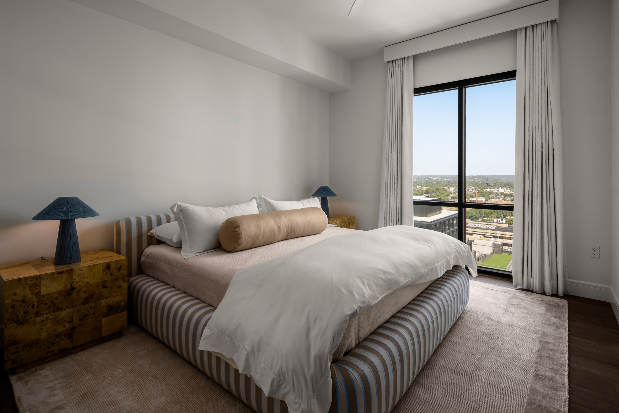 930 Commerce Street, Unit 12 Nashville, TN 37203 - Photo 5 of 57 a bedroom with a bed and a lamp