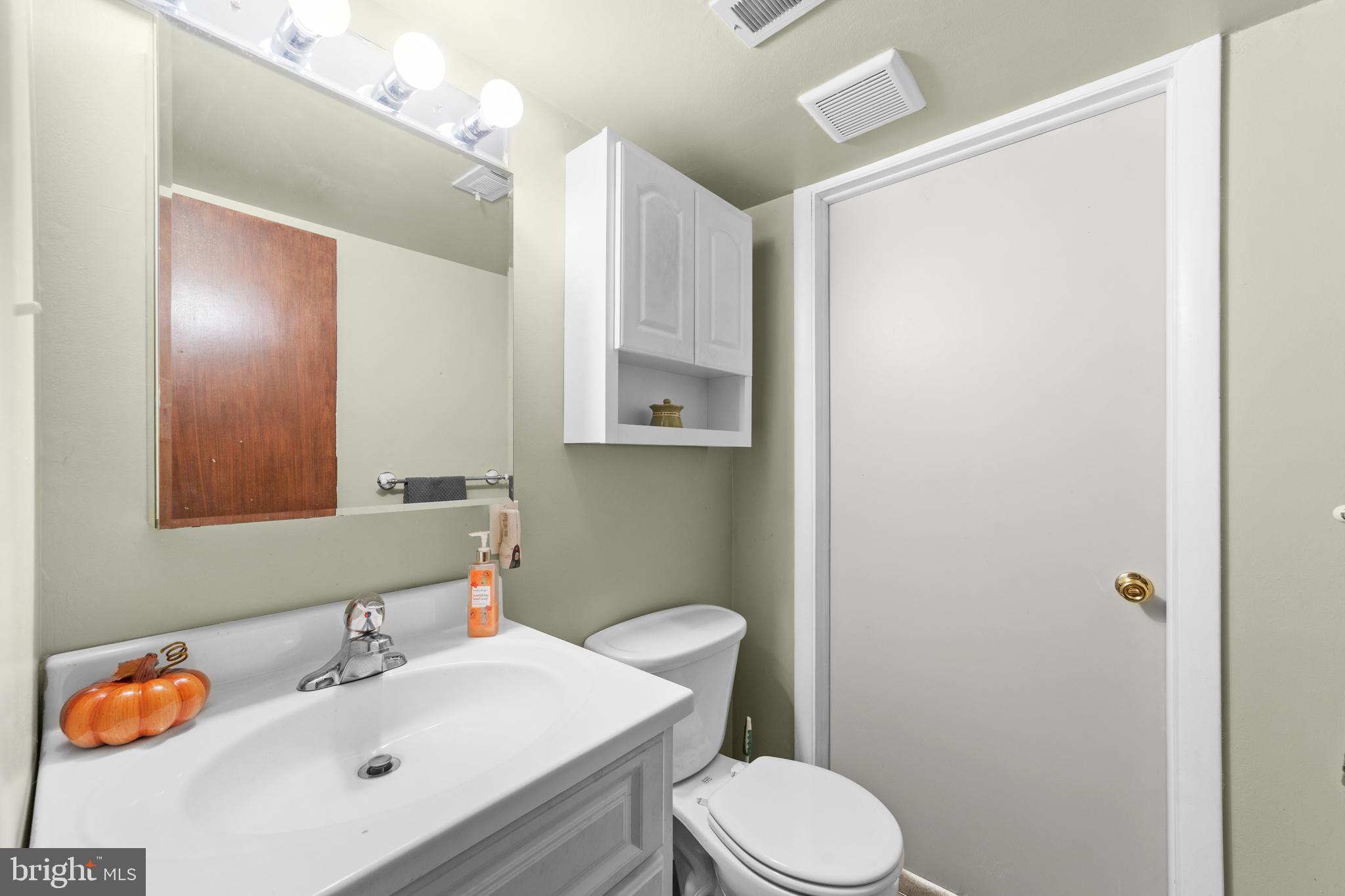 1606 Gordon Road Burlington, NJ 08016 - Photo 29 of 35 a bathroom with a sink toilet and mirror