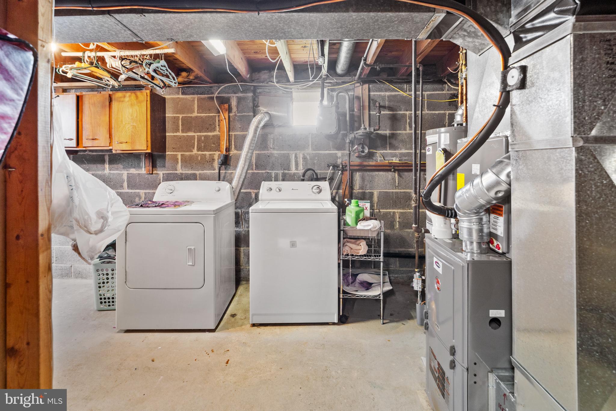 1606 Gordon Road Burlington, NJ 08016 - Photo 32 of 35 a utility room with dryer and washer