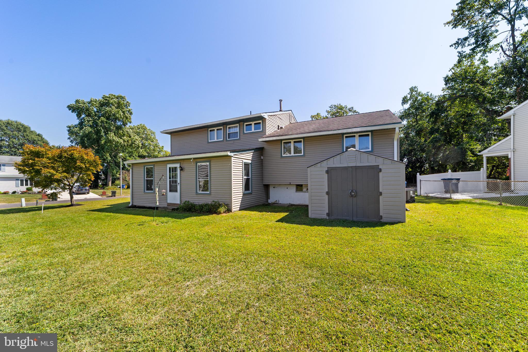 1606 Gordon Road Burlington, NJ 08016 - Photo 34 of 35 a view of a house with swimming pool and a yard
