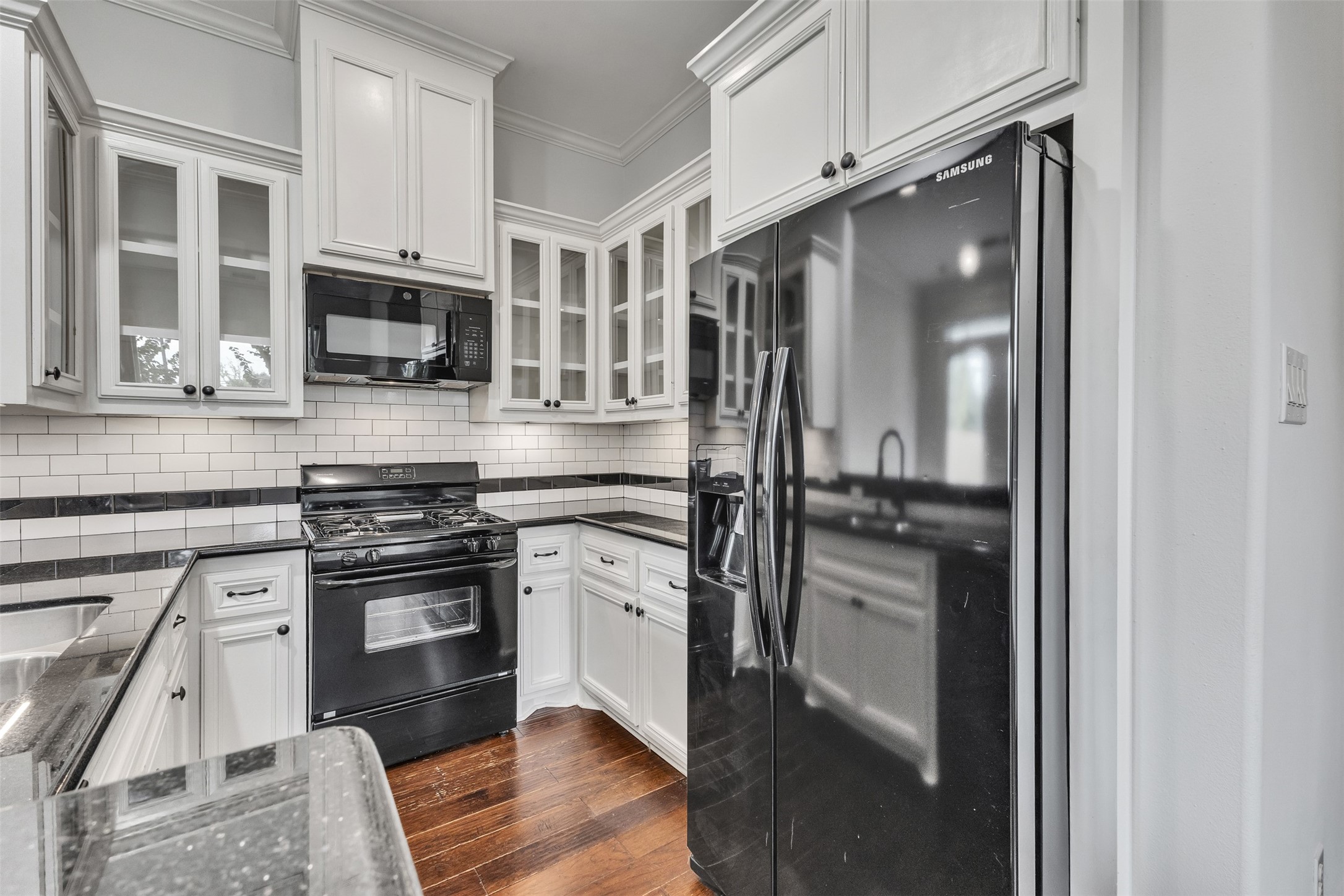 3911 Kennon Street, Unit A Houston, TX 77009 - Photo 4 of 14 a kitchen with stainless steel appliances granite countertop a stove and a refrigerator