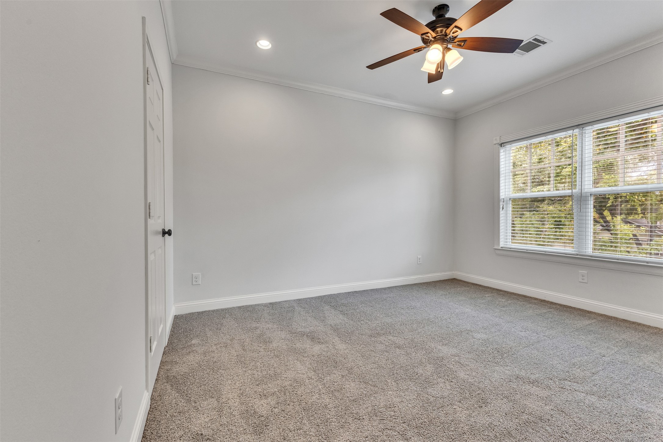 3911 Kennon Street, Unit A Houston, TX 77009 - Photo 10 of 14 an empty room with windows and fan