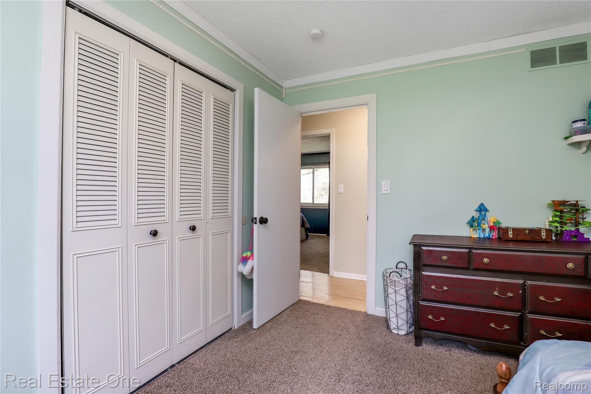 6645 Dunn Road Howell, MI 48855 - Photo 28 of 47 Large Closet