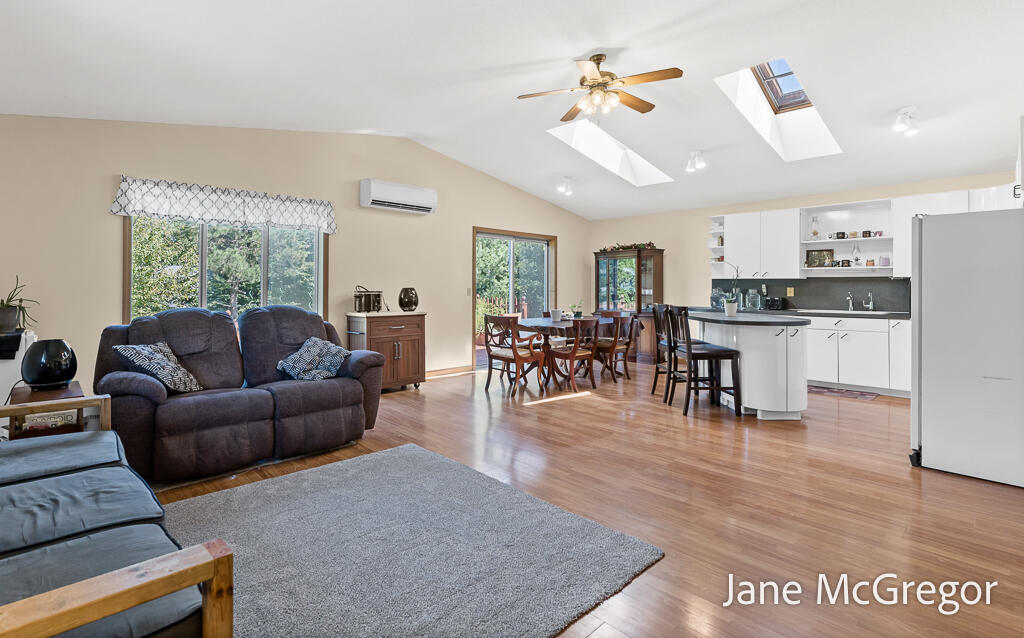 1044 Durham Road Muskegon, MI 49441 - Photo 10 of 60 1044DurhamRd-30LoRes