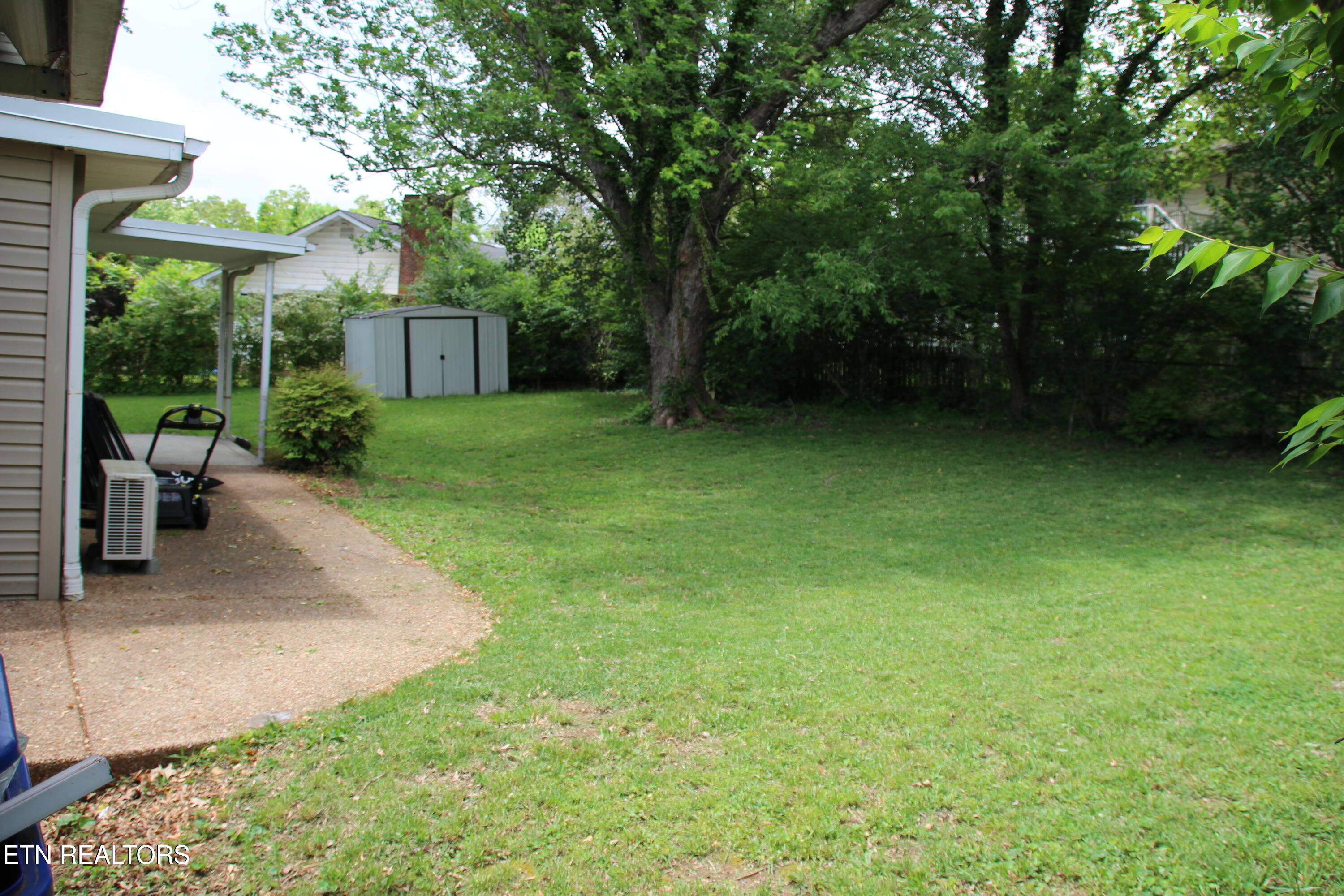 203 Northwestern Avenue Oak Ridge, TN 37830 - Photo 11 of 15 Large private backyard