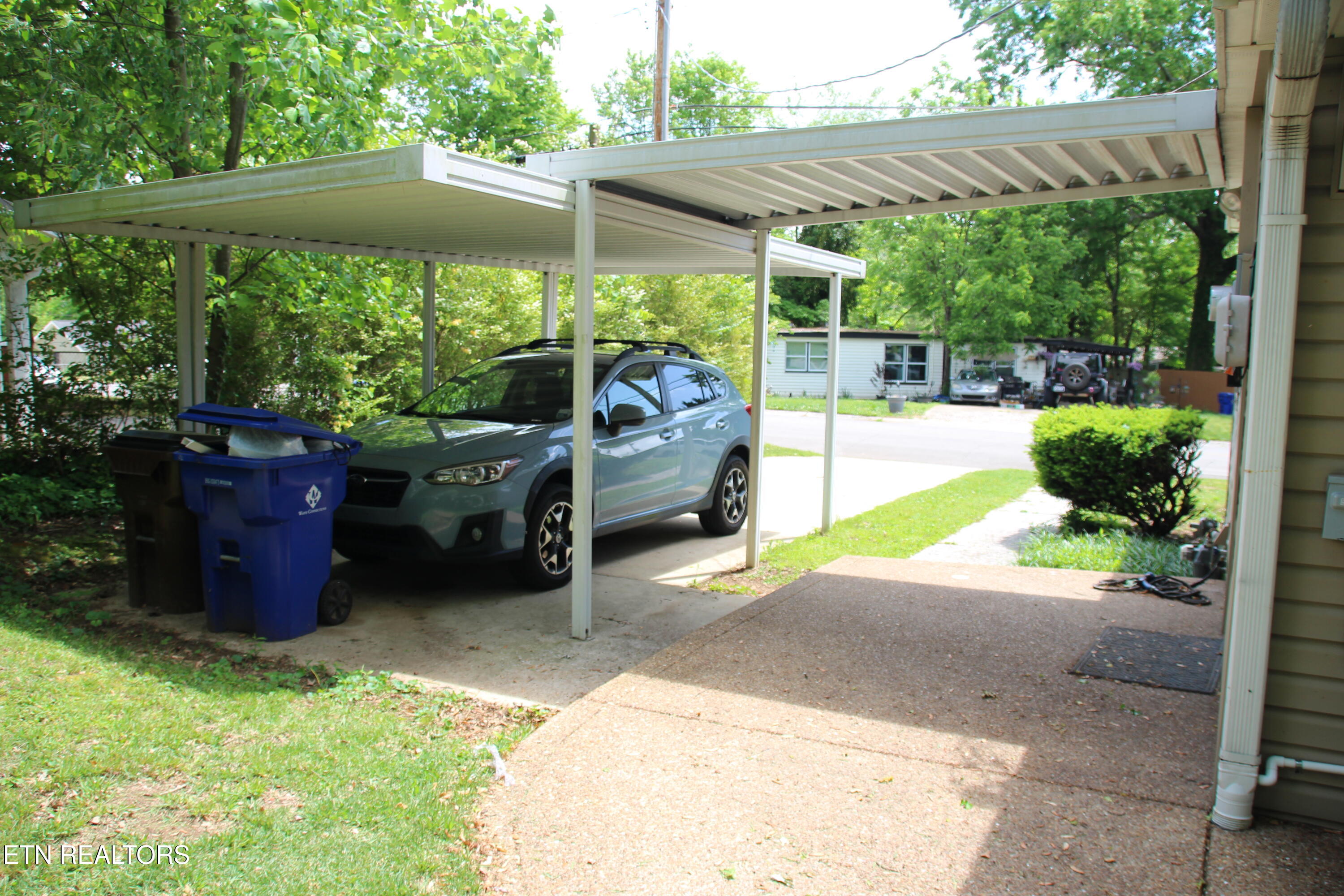 203 Northwestern Avenue Oak Ridge, TN 37830 - Photo 13 of 15 Attached carport