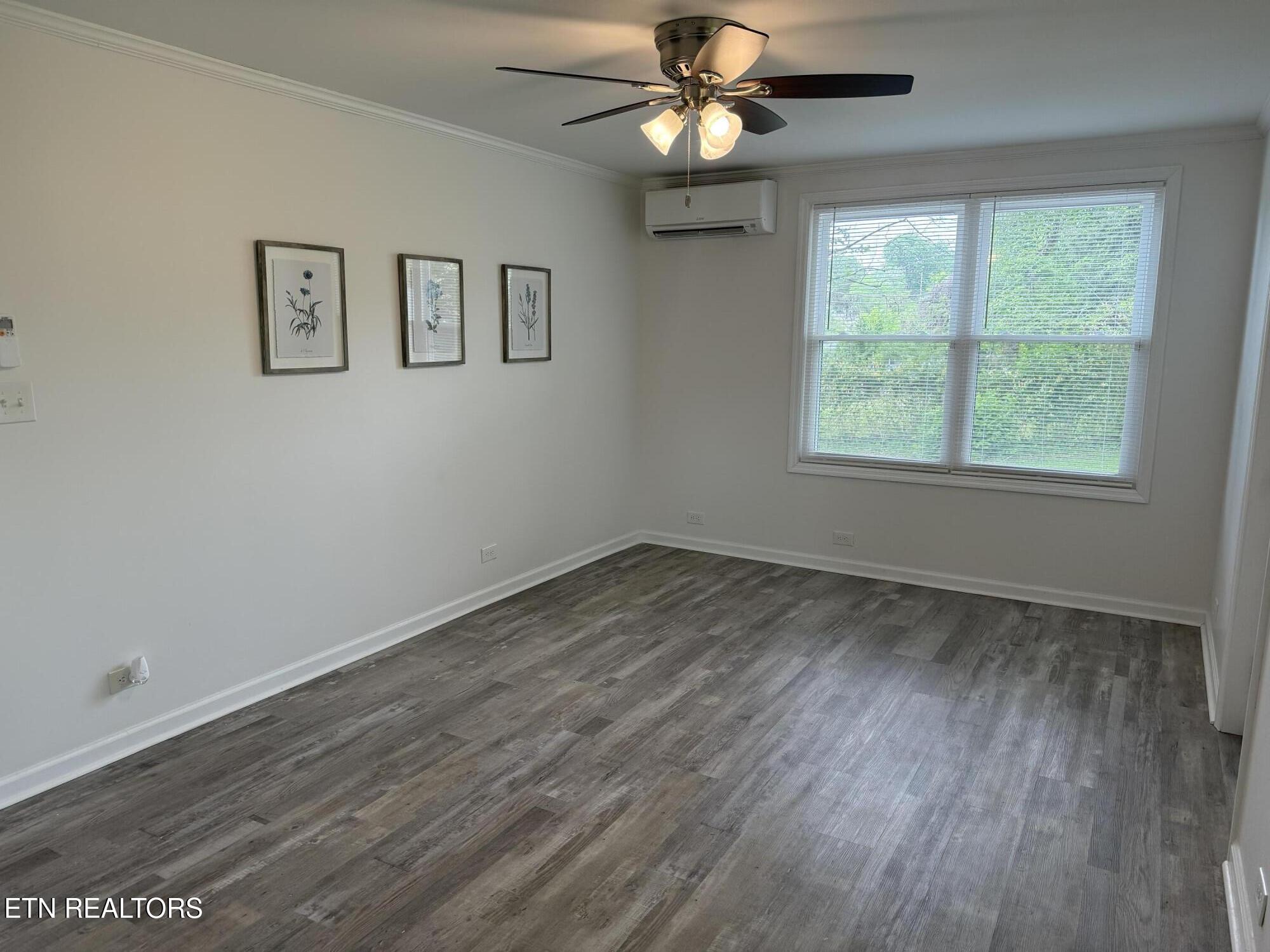 203 Northwestern Avenue Oak Ridge, TN 37830 - Photo 4 of 15 Large living area