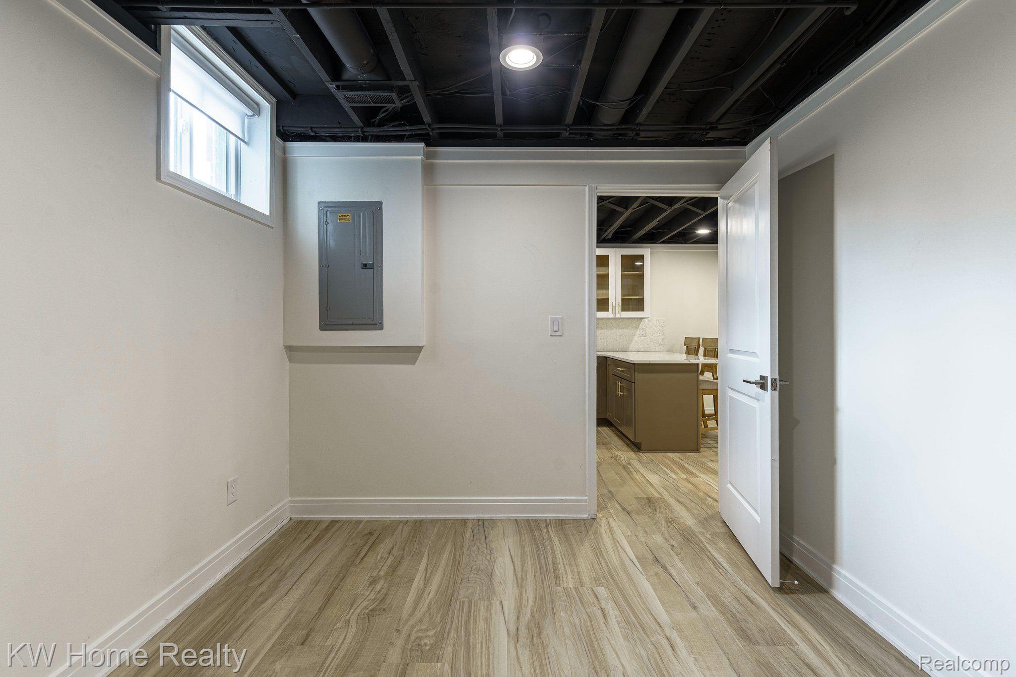2882 Hiller Road West Bloomfield, MI 48324 - Photo 41 of 47 Gallery Image 41