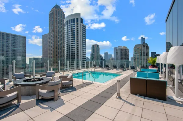 $4,300 | 845 North State Street, Unit 902, Chicago, IL 60610