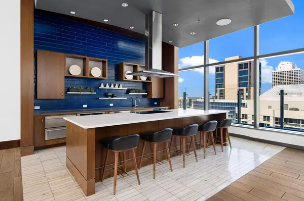 $4,300 | 845 North State Street, Unit 902, Chicago, IL 60610