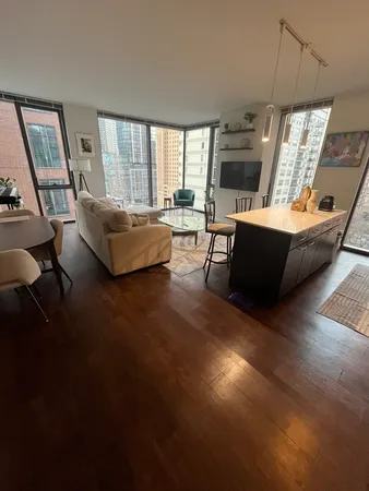 $4,300 | 845 North State Street, Unit 902, Chicago, IL 60610