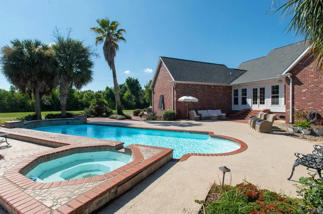 $575,000 | 17609 Highway 3235, Galliano, LA 70354