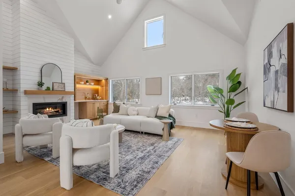 $2,450,000 | 14 Fiske Pond Road, Holliston, MA 01746