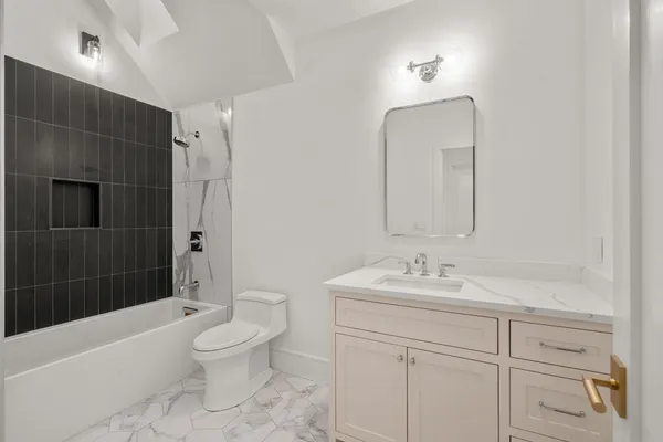 $2,450,000 | 14 Fiske Pond Road, Holliston, MA 01746